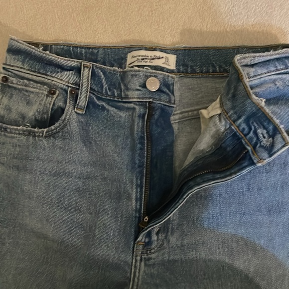 Abercrombie and Fitch the ‘90s straight ultra high rise jeans in size 31 - Picture 5 of 8